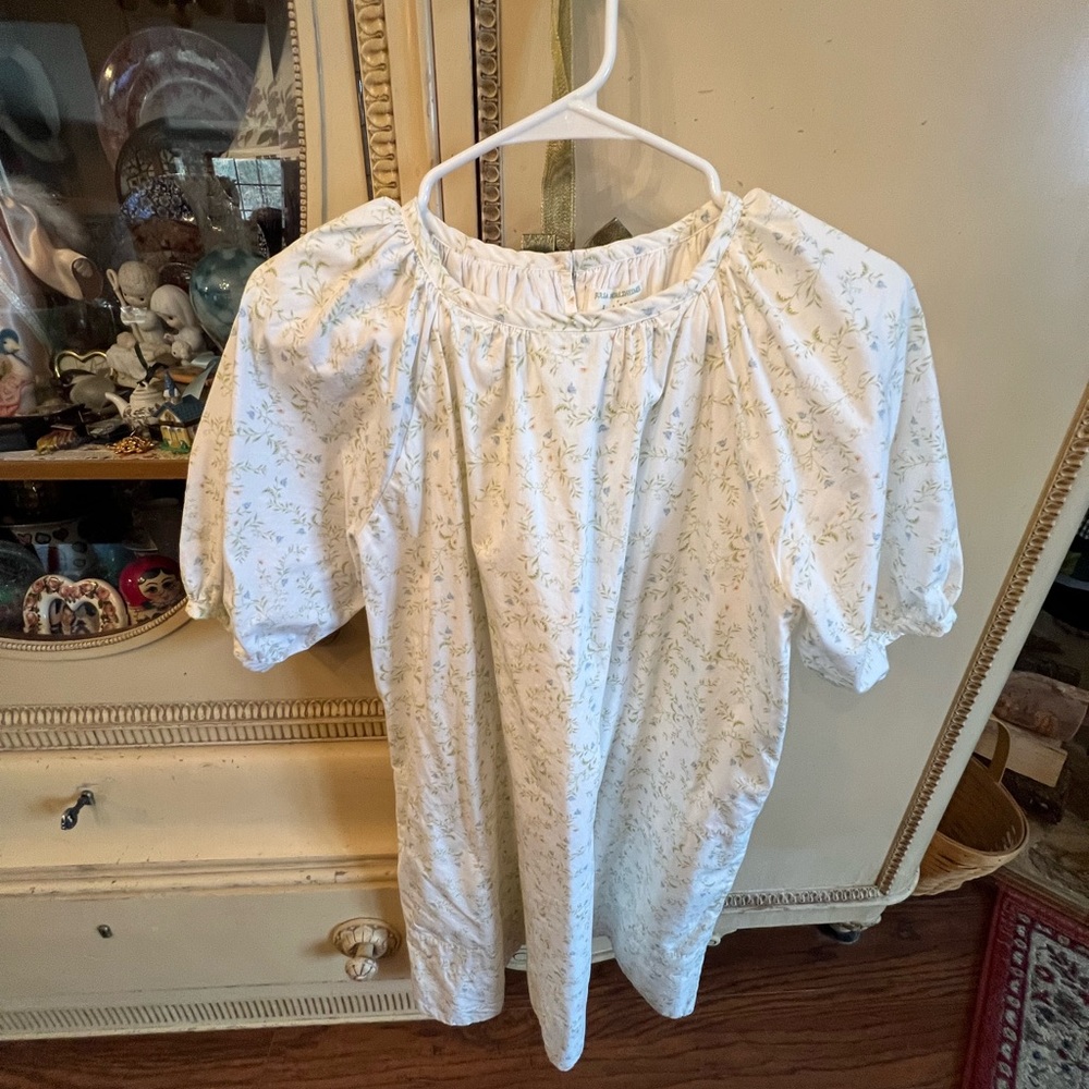 Lake dress size SMALL small floral and white